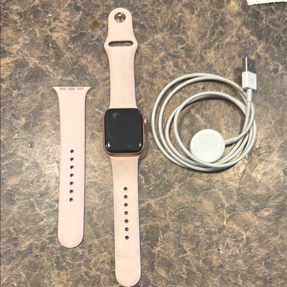 40mm Rose Gold Apple Smartwatch with Interchangeable Bands